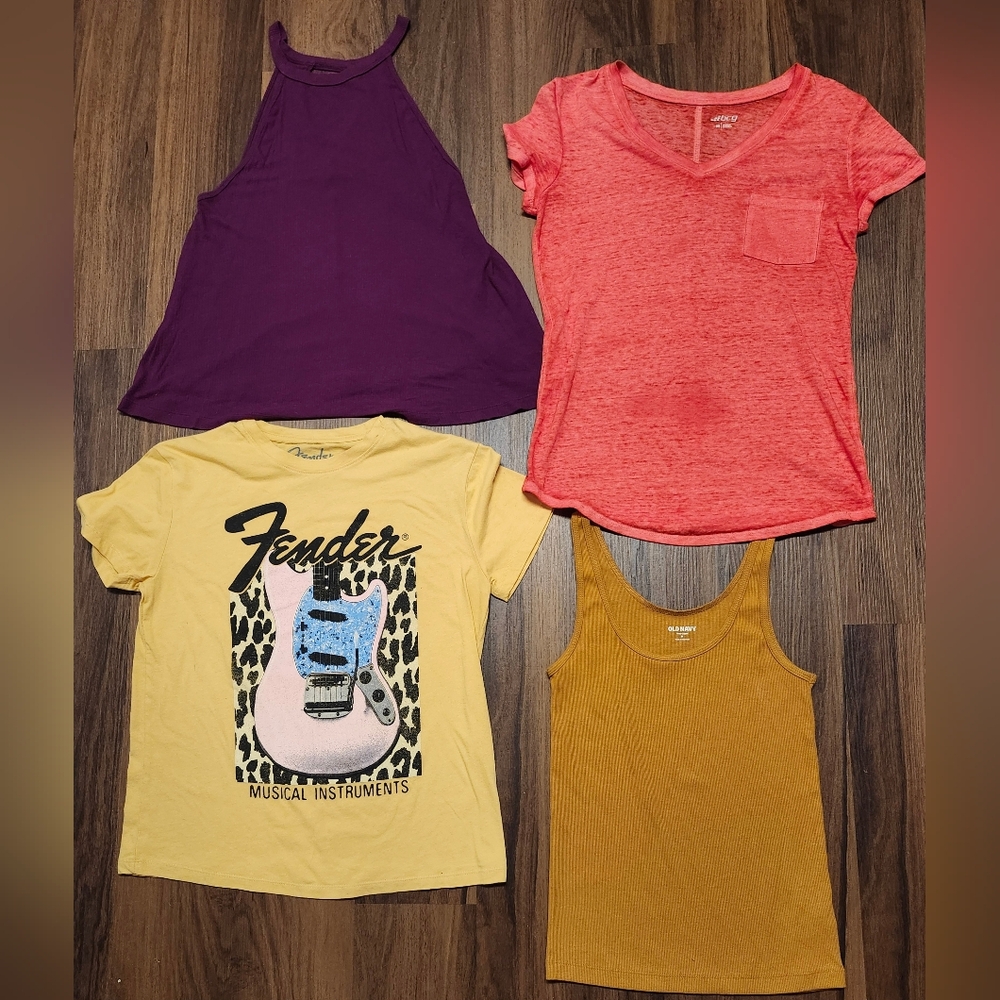 Lot of 4 Juniors Sz M Tees in Like New or Gently Worn Condition
